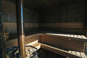 Steam Pier Adventure Hotel