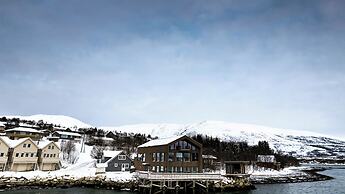 Steam Pier Adventure Hotel