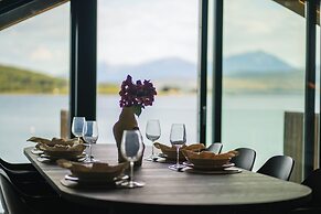 Steam Pier Adventure Hotel