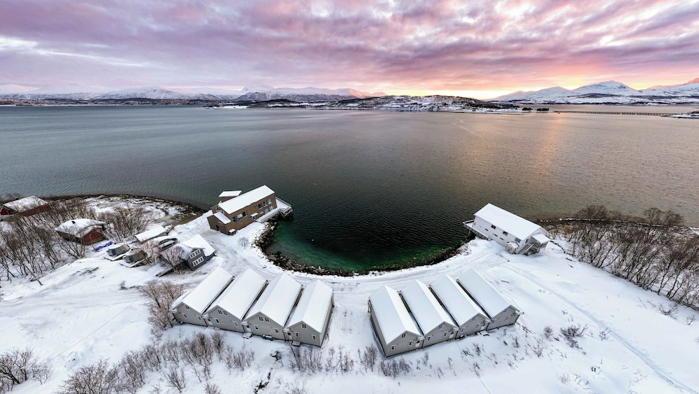 Steam Pier Adventure Hotel