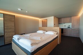 Steam Pier Adventure Hotel