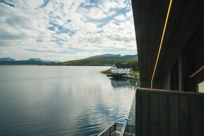 Steam Pier Adventure Hotel