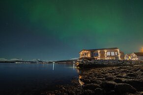 Steam Pier Adventure Hotel
