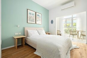 Central & Bright Getaway by Sea N' Rent