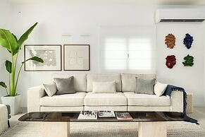 Central & Bright Getaway by Sea N' Rent
