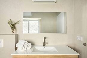 Central & Bright Getaway by Sea N' Rent