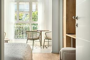 Central & Bright Getaway by Sea N' Rent