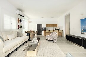 Central & Bright Getaway by Sea N' Rent