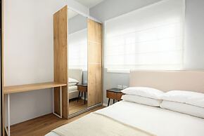 Central & Bright Getaway by Sea N' Rent