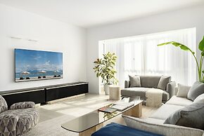 Central & Bright Getaway by Sea N' Rent