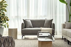 Central & Bright Getaway by Sea N' Rent