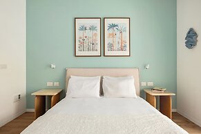 Central & Bright Getaway by Sea N' Rent