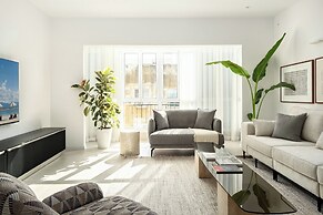 Central & Bright Getaway by Sea N' Rent