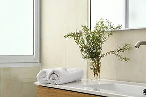 Central & Bright Getaway by Sea N' Rent
