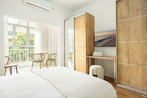 Central & Bright Getaway by Sea N' Rent