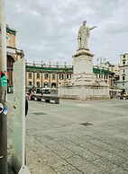 MAESTOSA CASA IN NAPOLI CENTRO