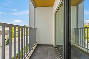 Modern Apartment w/ Balcony & Pool Access