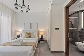 Modern Apartment w/ Balcony & Pool Access