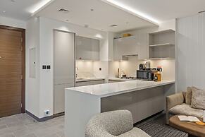 Modern Apartment w/ Balcony & Pool Access