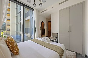 Modern Apartment w/ Balcony & Pool Access