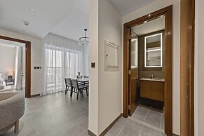 Modern Apartment w/ Balcony & Pool Access