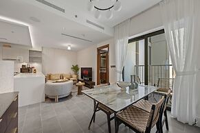 Modern Apartment w/ Balcony & Pool Access
