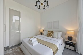 Modern Apartment w/ Balcony & Pool Access