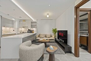 Modern Apartment w/ Balcony & Pool Access