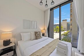 Modern Apartment w/ Balcony & Pool Access