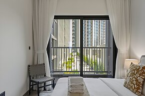 Modern Apartment w/ Balcony & Pool Access
