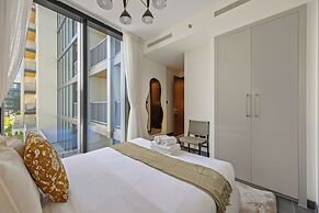 Modern Apartment w/ Balcony & Pool Access