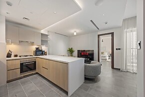Modern Apartment w/ Balcony & Pool Access