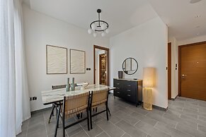 Modern Apartment w/ Balcony & Pool Access