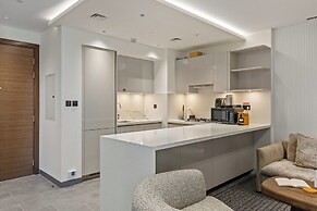 Modern Apartment w/ Balcony & Pool Access