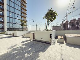 Modern Apartment w/ Balcony & Pool Access