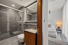 Modern Apartment w/ Balcony & Pool Access
