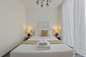 Modern Apartment w/ Balcony & Pool Access