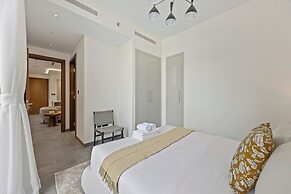 Modern Apartment w/ Balcony & Pool Access