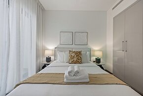 Modern Apartment w/ Balcony & Pool Access