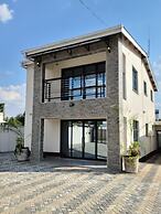 Luxurious 6 bed 6 Baths in Sunridge - 2299