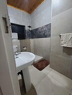 Luxurious 6 bed 6 Baths in Sunridge - 2299