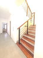 Luxurious 6 bed 6 Baths in Sunridge - 2299