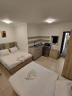 Pearl pyramids Inn