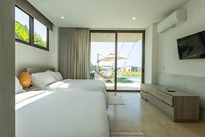 Bright Villa w Pool Outdoor Grill