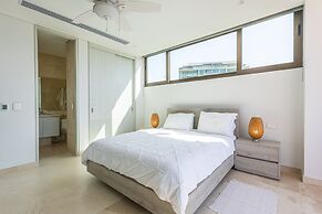 Bright Villa w Pool Outdoor Grill