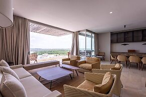 Oceanview 3BR Condo w spa gym