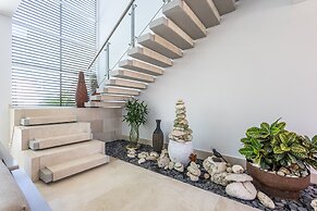 Tropical Villa w Pool Dock Access