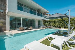 Tropical Villa w Pool Dock Access