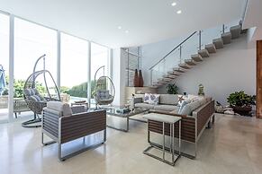 Tropical Villa w Pool Dock Access