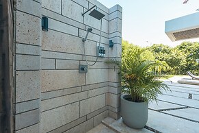 Tropical Villa w Pool Dock Access